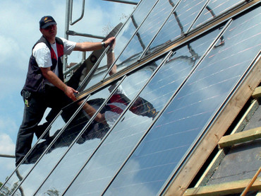 Photovoltaik: Dachdecker wissen, was zu tun ist. Foto: HF. Redaktion Harald Friedrich/akz-o