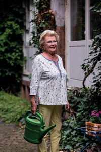 Auch im hohen Alter noch aktiv im eigenen Garten Auch im hohen Alter noch aktiv im eigenen Garten
