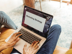 Gutes Online-Marketing braucht eine klare Strategie. Foto: IST-Studieninstitut GmbH/akz-o