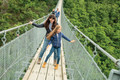 Bildunterschrift: Nervenkitzel und jede Menge Spaß auf der Hängeseilbrücke Geierlay Foto: Dominik Ketz/Hunsrück-Touristik GmbH/akz-o