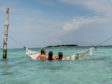 Traumurlaub in traumhafter Kulisse – die Sun Siyam Resorts bieten mehr als klassischen Urlaub: die authentische Schönheit der Malediven. Foto: Sun Siyam Resorts/akz-o