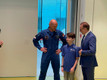 Bildunterschrift: Der 12-jährige PL Theiss im Gespräch mit Astronaut Alexander Gerst und ESA-Generaldirektor Dr. Josef Aschbacher. Foto: mp-akz-o