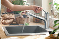 Bildunterschrift: Die hansgrohe Küchenarmatur Zesis M33 gibt es in verschiedenen Höhen, als klassische Einhebelarmatur mit festem Auslauf oder auch mit Ausziehbrause. Foto: hansgrohe/Hansgrohe SE/akz-o