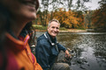 Bildunterschrift: Natur genießen und durchatmen: Auf den Wegen entlang der Jagst bieten sich immer wieder schöne Ausblicke und ruhige Plätze für eine Pause. Foto: Tourimia Tourismus GmbH/Stefan Leitner Photography/akz-o