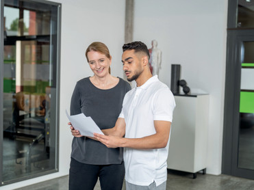 Immer mehr Menschen beschäftigen sich bewusst mit ihrer Ernährung und achten auf ausreichend Bewegung. Foto: IST-Studieninstitut GmbH/akz-o