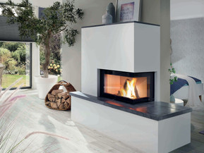 Schlanker Heizkamin mit Speicher – stark auf kleinem Raum Foto: Leda Werk/akz-o