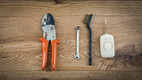 Bildunterschrift: Eine gut gepflegte und geschärfte Gartenschere leistet viele Jahrzehnte lang gute Arbeit. Foto: Gebr. Schröder GmbH/akz-o