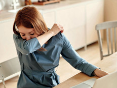 Husten, Atemnot und Engegefühl in der Brust sind typische Symptome von COPD. Frühzeitige Diagnose und gezielte Therapie können den Verlauf der Erkrankung verlangsamen und die Lebensqualität verbessern. Foto: pexels.com/akz-o