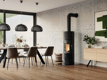 Der Greena hat eine Wärmeleistung von 6 Kilowatt (kW) und kann mittels Guss-Speichereinlagen an den tatsächlichen Wärmebedarf angepasst werden. Foto: Leda Werk/akz-o Der Greena hat eine Wärmeleistung von 6 Kilowatt (kW) und kann mittels Guss-Speichereinlagen an den tatsächlichen Wärmebedarf angepasst werden. Foto: Leda Werk/akz-o
