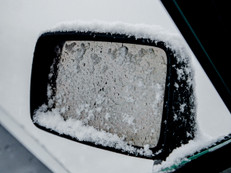 Wer sein Fahrzeug rechtzeitig winterfit macht, startet entspannter in die kalte Jahreszeit – und kann manche Panne bereits vermeiden, bevor sie überhaupt entsteht. Foto: pexels.com/ak-o