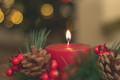 Bildunterschrift: Kerzenlicht & Besinnung – ein Moment der Ruhe im Advent. Foto: pexels.com/ak-o