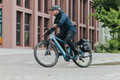 Bildunterschrift: Mit moderner eBike-Technik pendeln Radfahrer nicht nur deutlich komfortabler, sondern dank Systemen wie dem Bosch eBike ABS auch sicherer. Foto: Bosch eBike Systems/akz-o