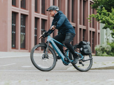 Mit moderner eBike-Technik pendeln Radfahrer nicht nur deutlich komfortabler, sondern dank Systemen wie dem Bosch eBike ABS auch sicherer. Foto: Bosch eBike Systems/akz-o