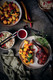 Bildunterschrift: Es muss nicht immer Steak sein: Barbarie-Entenkeulen mit asiatischer Marinade und fruchtiger Mango-Salsa. Foto: Patrick Rosenthal/akz-o