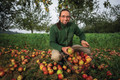 Bildunterschrift: Wolfra arbeitet bis heute mit kleinen Obstbauern und Gartenbesitzern aus der Region sowie mit der Genossenschaft Rottaler Obstverwertung zusammen. Foto: Wolfra Bayerische Natursaft Kelterei GmbH/akz-o