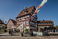 Bildunterschrift: Fachwerk und Herbststimmung: Besonders sehenswert ist die historische Altstadt von Vellberg, deren romantisches „Städtle“ Besucher zu jeder Jahreszeit in seinen Bann zieht. Foto: Hohenlohe + Schwäbisch Hall Tourismus e. V./Bürgermeister/akz-o