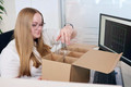 Bildunterschrift: Viele Produkte, die wir kaufen, sind in Wellpappe verpackt. Foto: VDW/VDW-Mitglied Straub-Verpackungen GmbH/akz-o
