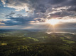 Bildunterschrift: Herrliche Aussichten über weite Hügellandschaften im Bergischen. Foto: Dominik Ketz/akz-o
