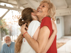 Gemeinsame Momente schenken Lebensfreude – eine gute Versorgung mit Mikronährstoffen kann Frauen in jeder Lebensphase unterstützen. Foto: pexels.com/akz-o