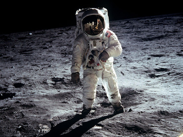 12-Jähriger stellt Buch mit Astronaut Alexander Gerst vor – Fly me to the moon
