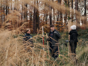 Klimaschutz ist machbar – wenn viele mithelfen. Die gespendeten Baumsetzlinge werden von der Schutzgemeinschaft Deutscher Wald in der kalten Jahreszeit gepflanzt. Foto: BVR/SDW/Simon Ambrosch/akz-o