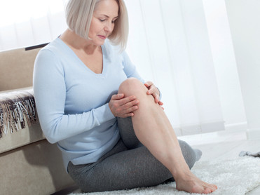 Gelenkschmerzen sind eine sehr häufige Begleiterscheinung der Wechseljahre. Foto: Victor69/istockphoto.com/akz-o