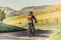 Bildunterschrift: Zwischen Flusstälern, historischen Orten und ursprünglicher Natur bietet der Kocher-Jagst-Radweg ideale Bedingungen für eine erholsame Auszeit auf zwei Rädern. Foto: Touristikgemeinschaft HeilbronnerLand/Chris Frumolt/akz-o