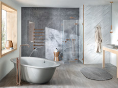 Mena mit Wandbeschlag in Brushed Bronze, individuell gestaltet über Extra. Foto: Kermi Duschdesign GmbH/akz-o