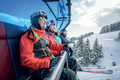 Bildunterschrift: Die moderne Sudelfeldkopfbahn bringt Wintersportler im komfortablen 8er-Sessel schnell nach oben. Foto: Bergbahnen Sudelfeld/Dietmar Denger/akz-o
