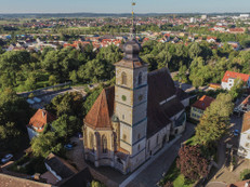 Die Johanneskirche in Crailsheim ist ein markantes Wahrzeichen der Stadt und ein beliebter Ausgangspunkt für kulturelle Entdeckungstouren. Foto: Stadtverwaltung Crailsheim/akz-o