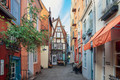 Bildunterschrift: Historische Fachwerkhäuser, kleine Gassen und Kunsthandwerk machen das Schnoorviertel zu einem der schönsten Ausflugsziele Bremens. Foto: Carina Tank/WFB Bremen/akz-o