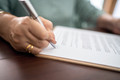 Bildunterschrift: Wer gemeinnützig vererben möchte, sollte ein Testament aufsetzen. Foto: FG Trade Latin/istockphoto.com/SOS-Kinderdörfer weltweit/akz-o