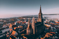 Bildunterschrift: Schon von weitem sichtbar – das berühmte Ulmer Münster Foto: Johannes Glöggler/Ulm/Neu-Ulm Touristik/akz-o
