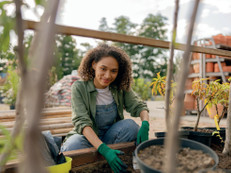 Die Ausbildung ist besonders attraktiv, da sie vielfältige Entwicklungsmöglichkeiten bietet. Nach der Ausbildung sind Spezialisierungen in bestimmten Produktionsbereichen oder weiterführende Qualifikationen möglich. Foto: Creative Credit/istockphoto.com/akz-o