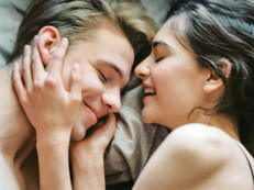 Frühlingsgefühle sind nicht nur Romantik, sondern vor allem ein Zeichen für Aufbruch. Viele Menschen nutzen diese Zeit, um Gewohnheiten zu verändern, Ideen zu sortieren oder neue Pläne zu schmieden. Foto: pexels.com/ak-o