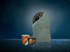 Individuelle Erinnerung statt Einheitsgrau: Die Bio-Design-Urnen von Alexander Hanel verbinden nachhaltige Materialien mit persönlicher Gestaltung und einem zeitgemäßen Erscheinungsbild. Foto: rokstyle/akz-o