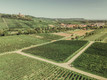 Bildunterschrift: Radfahrer auf dem Württemberger Weinradweg mit Schloss Stocksberg im Hintergrund. Foto: Touristikgemeinschaft HeilbronnerLand/Chris Frumolt/akz-o