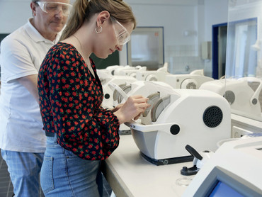 Ausbildung zum Augenoptiker: Augen auf und los!