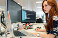 Bildunterschrift: Digitales Know-how und strategisches Denken eröffnen neue berufliche Perspektiven. Foto: pexels/thisinengineering/IST-Studieninstitut GmbH/akz-o