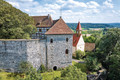Bildunterschrift: Entlang der Rundwanderwege warten stille Waldabschnitte, beeindruckende Ausblicke und idyllische Pfade. Foto: Hohenlohe + Schwäbisch Hall Tourismus e.V./Trykowski/akz-o