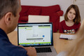 Bildunterschrift: Digitale Lerninhalte können den Lernerfolg steigern. Foto: sofatutor/akz-o