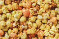 Bildunterschrift: Popcorn aus den USA sättigt angenehm und bleibt dabei kalorienarm. Foto: pexels.com/Popcorn Board/akz-o
