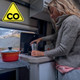 Bildunterschrift: Beim Kochen mit Gas ist Vorsicht geboten. Wenn giftiges CO entsteht, kann es nur mit Hilfe technischer Sensoren aufgespürt werden. Foto: Ei Electronics/mystockimages/istockphoto.com/akz-o
