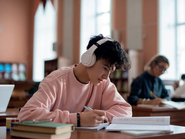 Gut ausgestattet: Schreiben gehört zum Schulalltag