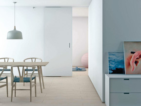 Regelmäßiges Lüften ist wichtig – reicht aber manchmal nicht aus. Für größere Raumecken oder unter Schrägen, in denen häufig die Luft steht, eignen sich Anti-Schimmel-Standlüfter. Sie sorgen durch die regelmäßige, leise Luftverwirbelung für gesunde Verhältnisse, ganz ohne Chemie. Foto: pexels.com/MouldEX/akz-o