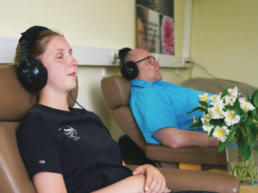 Die Tomatis-Methode ist für Jung und Alt geeignet. Denn gutes Hören ist wichtig für Konzentration, Spracherwerb, Motorik, Gleichgewicht, Stimme … Foto: Tomatis-Institut Papenburg/akz-o