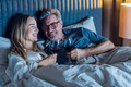 Bildunterschrift: Das Bett kann auch tagsüber für entspannende Momente sorgen. Foto: Tempur/akz-o