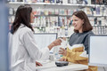 Bildunterschrift: Die Apotheke bietet Orientierung – verlässlich, vertraulich und ohne Termin. Foto: Haleon Germany GmbH/akz-o