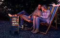 Bildunterschrift: Ob stilvolle Lichtquelle, wärmender Mittelpunkt oder kulinarisches Highlight – mit einem Gartenfeuer werden laue Sommerabende zu unvergesslichen Erlebnissen. Foto: Leda Werk/akz-o