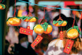 Bildunterschrift: Diese beliebte Chinese New Year Dekoration findet man in der ganzen Stadt. Foto: Hong Kong Tourism Board/akz-o